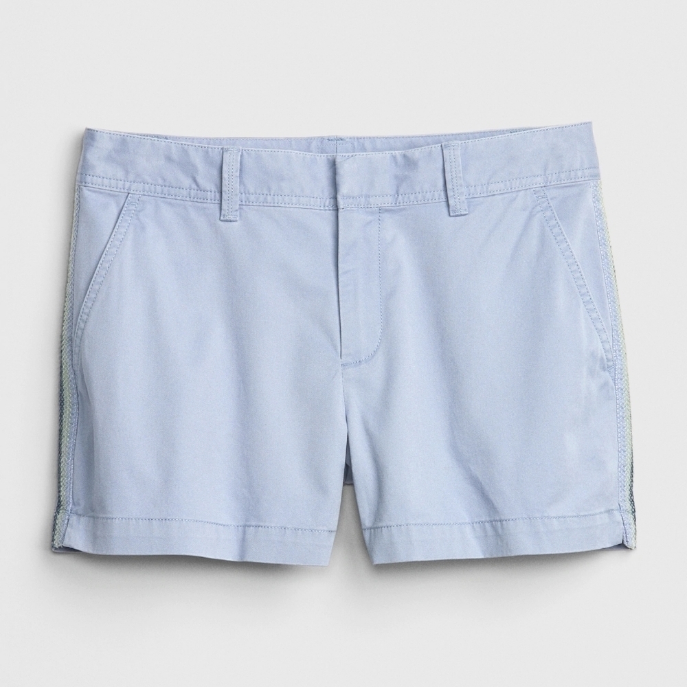 20 - GAP | 3" City Shorts with Embroidered Details